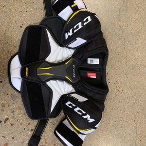 Junior Used Large CCM Tacks 9060 Shoulder Pads