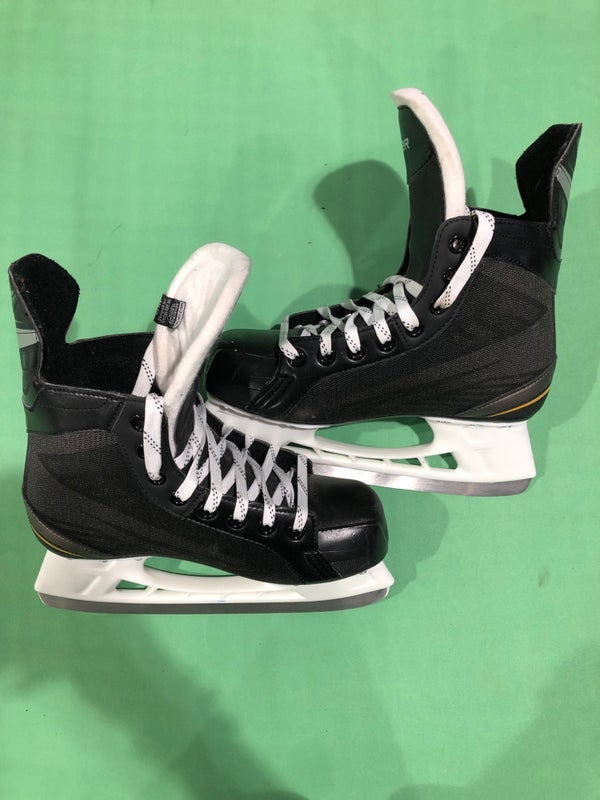 Used Junior Bauer Supreme 140 Hockey Skates (Regular) - Size: 5.0
