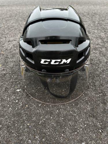 Used Medium CCM Vector V08 Helmet