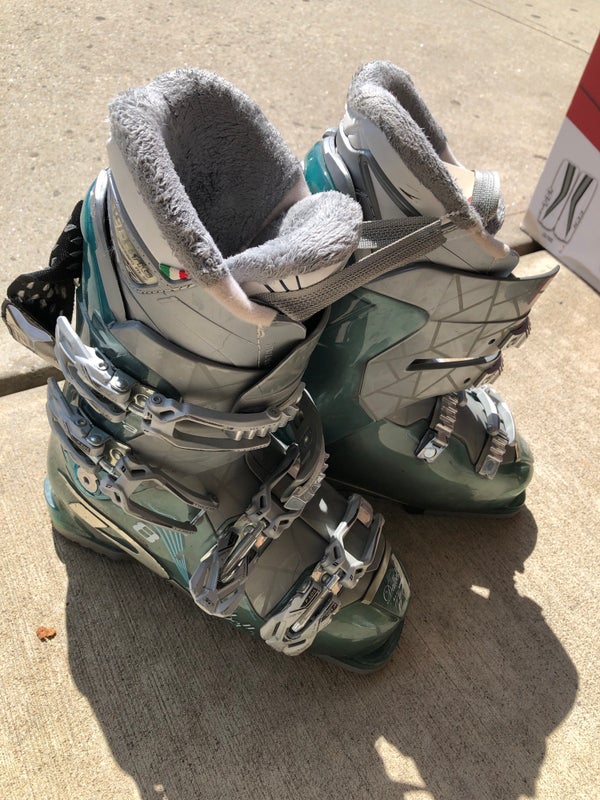 Dalbello Axion 10 Ski Boots, Cabrio, Mondo 26.5 Men's 8.5-9, Barely Us –  The Extra Mile Outdoor Gear & Bike