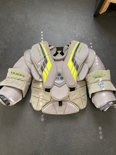 Used Large Vaughn VE8 Pro Carbon Goalie Chest Protector