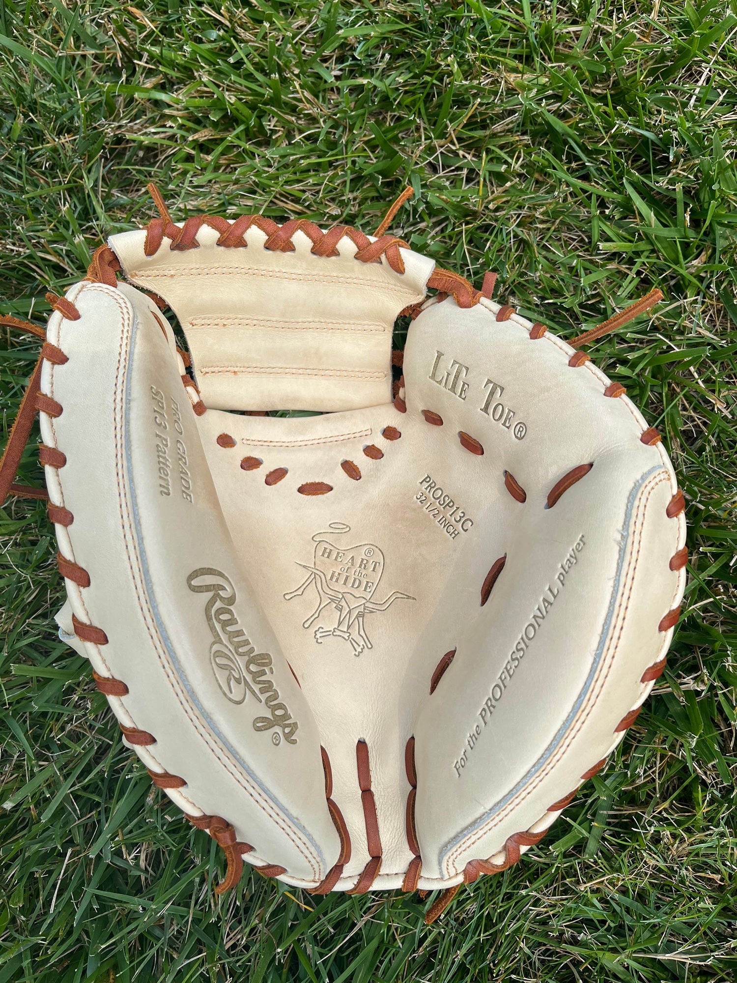 Rawlings Heart of the Hide Salvador Perez 32.5 Baseball Catcher's Mitt:  PROSP13C