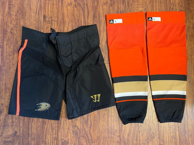 Anaheim Ducks shell and socks set