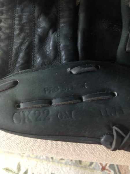 Pitcher's 11.75 A2000 Baseball Glove