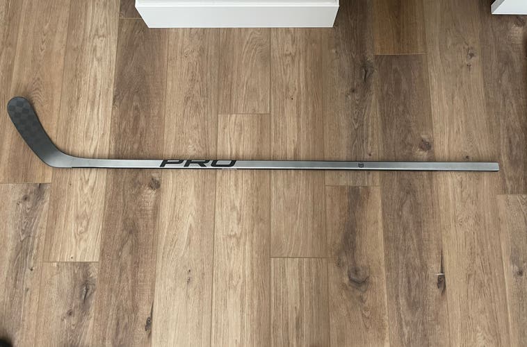 NEW PRO 70 Flex Senior Right Handed Spurgeon Curve Hockey Stick