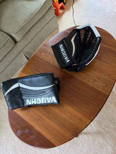 Custom Vaughn v7 pro xf carbon glove and blocker