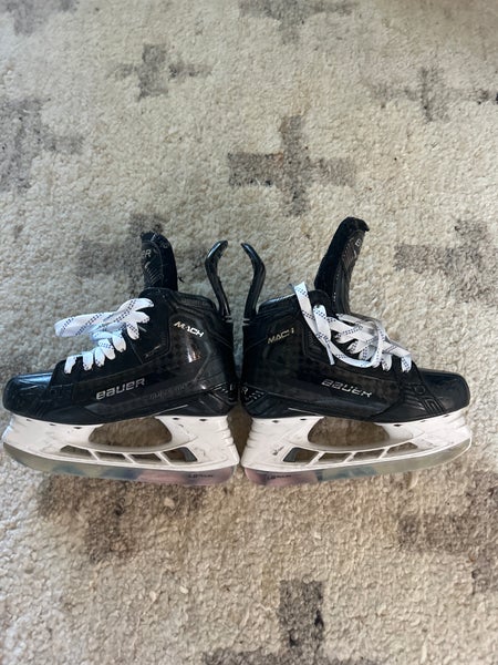 Intermediate Used Bauer Supreme Mach Hockey Skates Size 4 Fit 3
