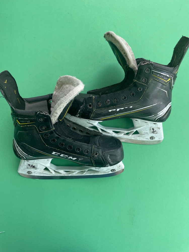 Used Junior CCM Tacks 9070 Hockey Skates (Extra Wide) - Size: 5.5