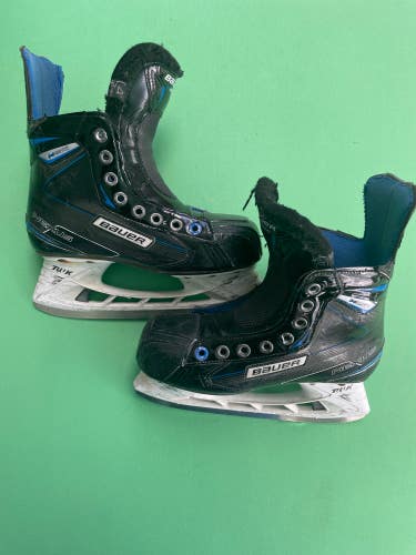 Used Junior Bauer Nexus 2900 Hockey Skates (Regular) - Size: 4.0