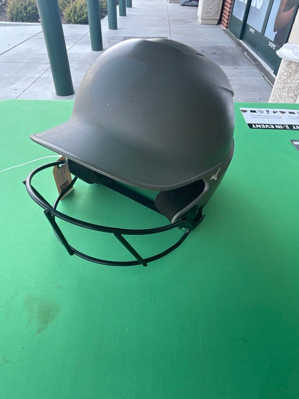 Used 6 3/4- 7 3/8 Mizuno Batting Helmet