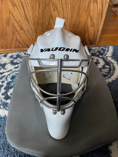 Vaughn VM Custom Pro Cateye Goalie Mask