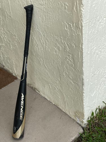 Used AXE Avenge Bat (-10) 20 oz 30"