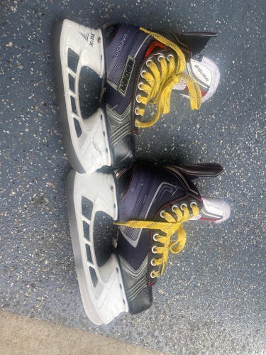 Youth size 3 Bauer vapor skates