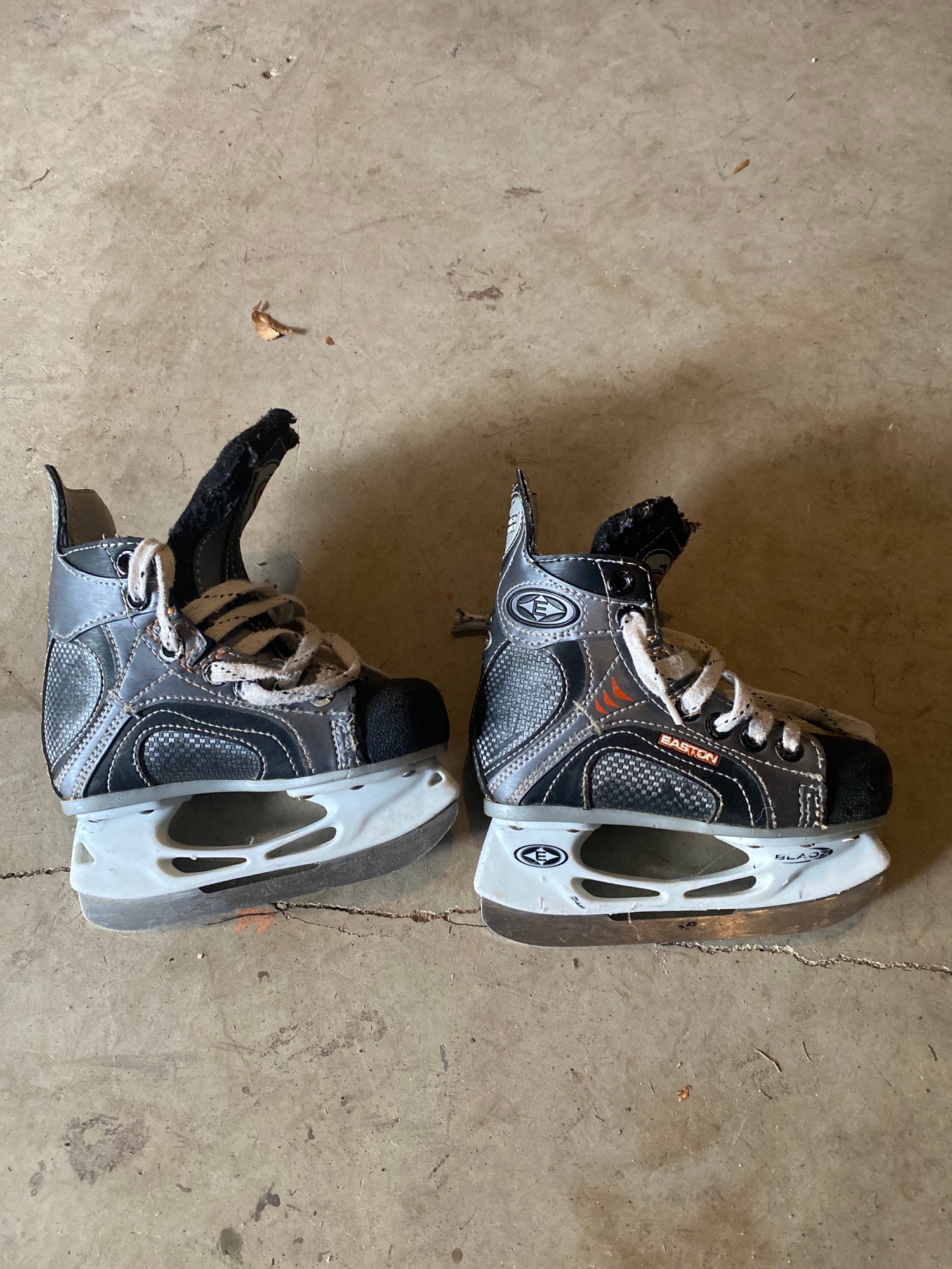 Easton Synergy SE16 Hockey Skates (White) Sr. 9D USED