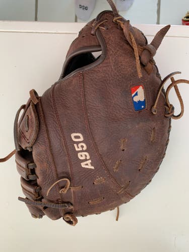Used Wilson First Base A950 Baseball Glove 12"