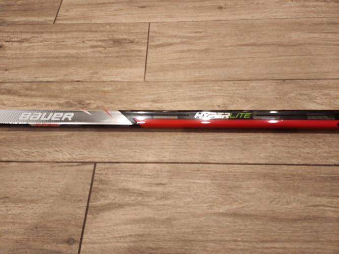New Senior Bauer Right Handed Vapor Hyperlite Hockey Stick P92