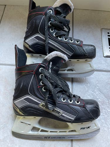 Bauer Vapor X400 junior hockey skates (size 3)