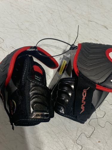 New With Tags Junior Medium  Bauer Vapor 1X Lite Elbow Pads