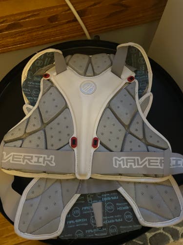 Used Medium Maverik Rome RX3 Shoulder Pads