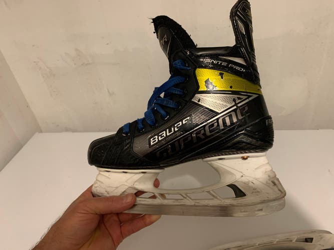 Used Bauer Wide Width  Size 4 Supreme Ignite Pro+ Hockey Skates