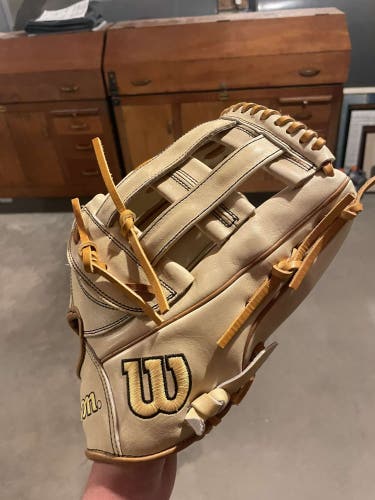New 2023 Outfield 12.75" A2000 Baseball Glove
