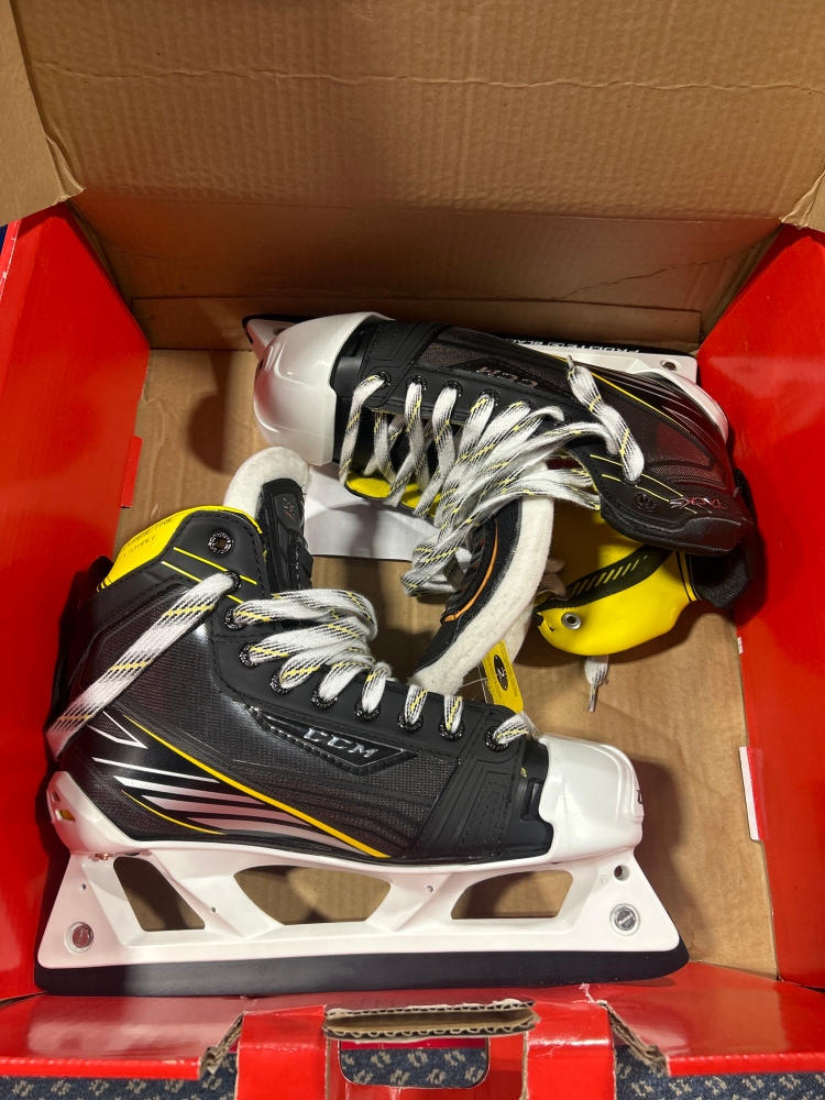 New CCM Regular Width  Size 7.5 Tacks Goalie Hockey Skates