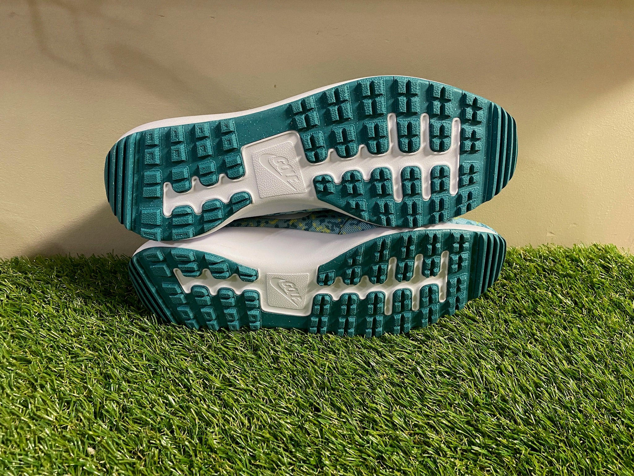 green nike roshe mens