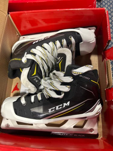 New CCM Regular Width  Size 5.5 Tacks 9080 Goalie Hockey Skates