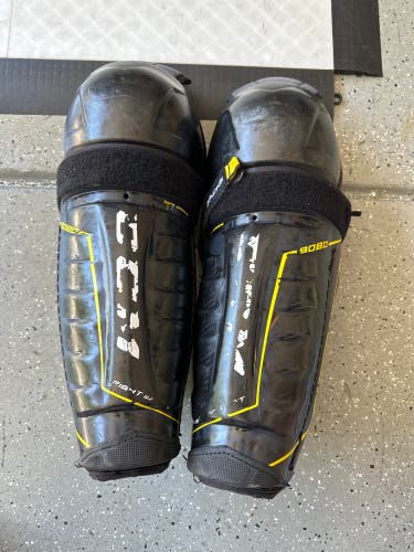 CCM 9080 Hockey shin pads w D30