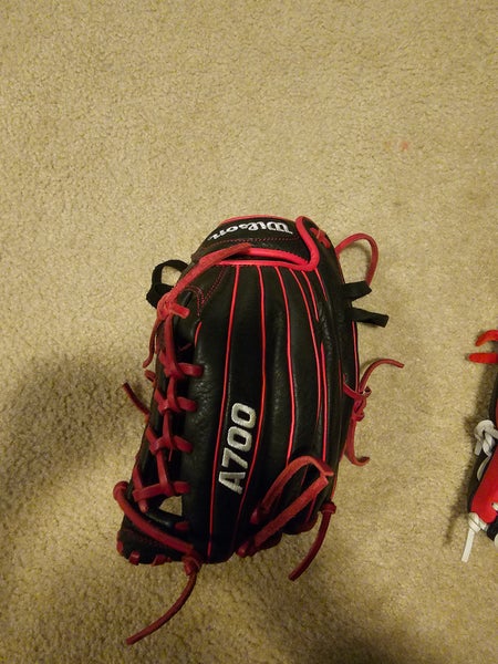 Used Wilson Right Hand Throw Infield A700 Baseball Glove 12"