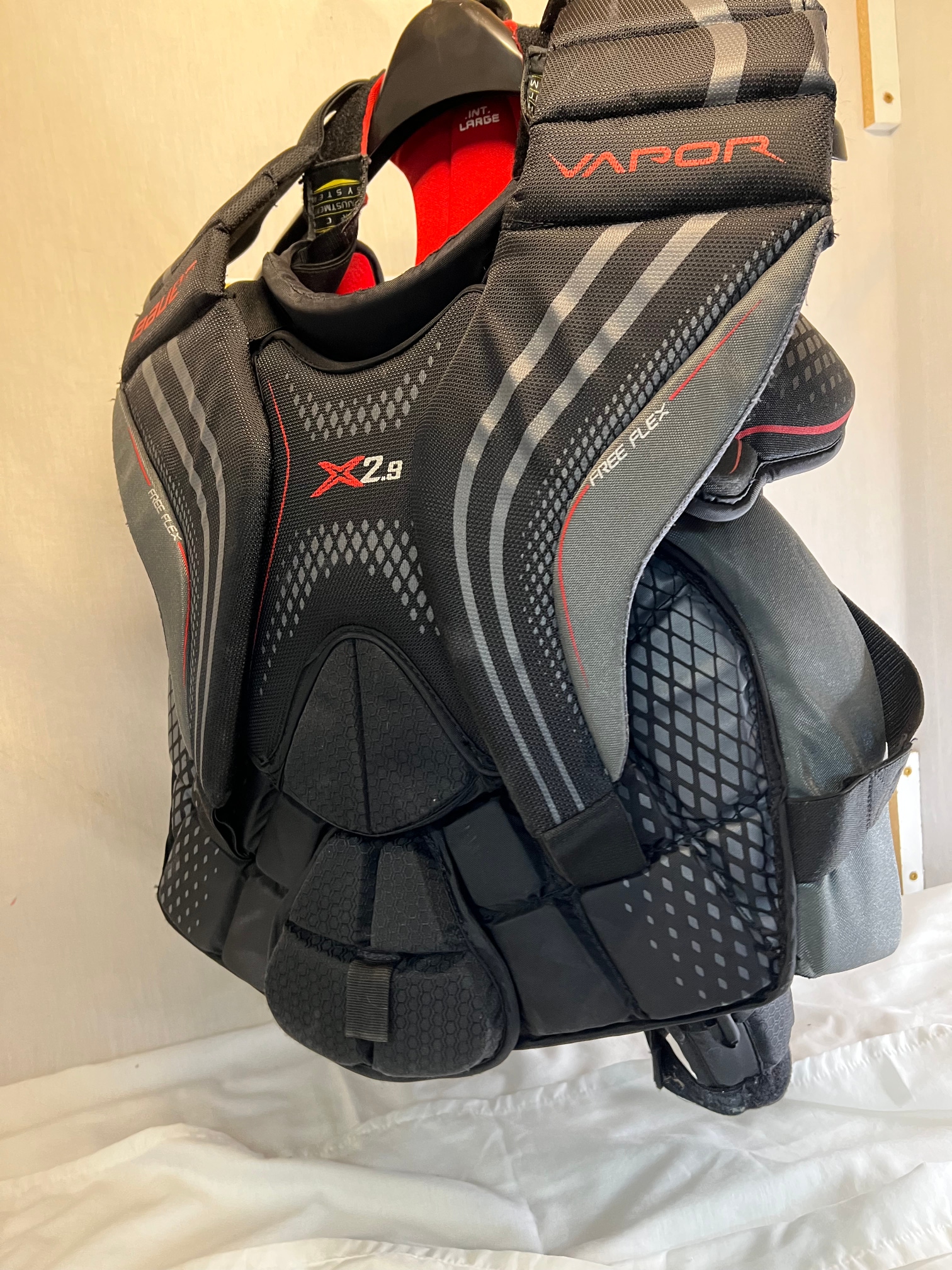 Used Large Bauer Vapor X2.9 Goalie Chest Protector