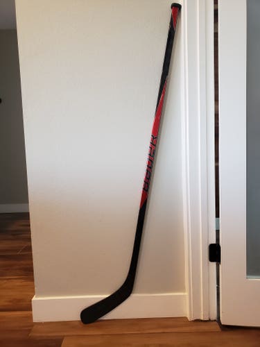 Senior Used Right Handed Bauer PRO CUSTOM Hockey Stick Mid Pattern P89 mid kick