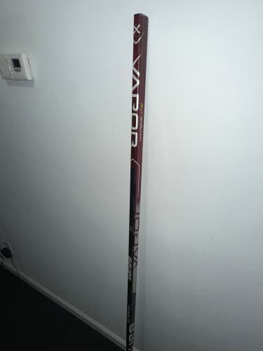 Senior Right Handed P92M Vapor Hyperlite Hockey Stick