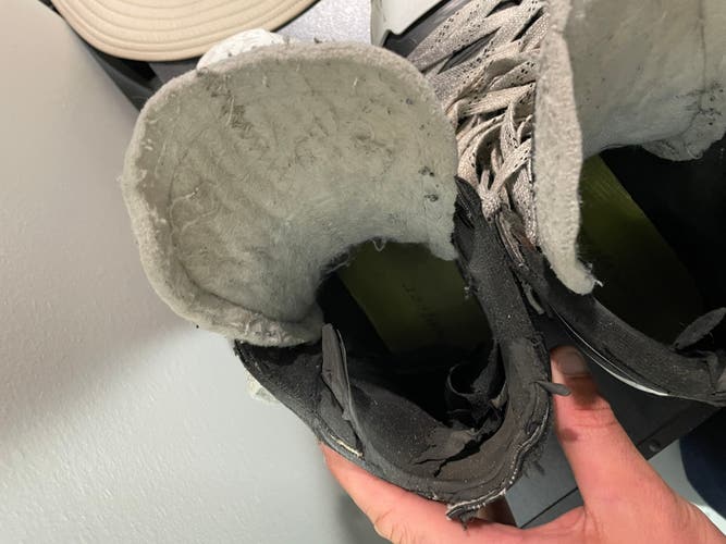 Used CCM Regular Width Size 10 Hockey Goalie Skates