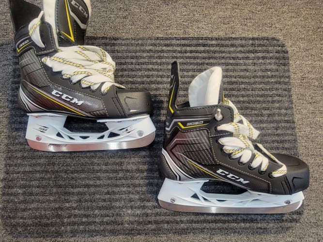 Junior New CCM Tacks 9060 Hockey Skates Size 3