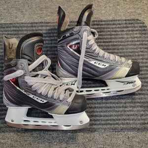 New CCM U+ CL Hockey Skates Size 6.5