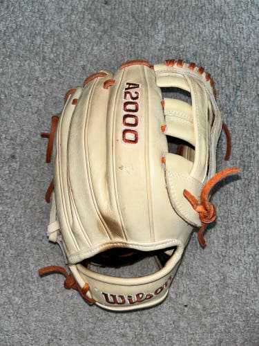 Used Right Hand Throw 11.5" A2000 Baseball Glove