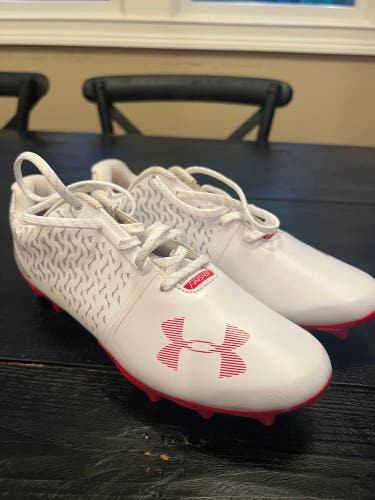 New White Size 8.5 (Women's 9.5) Under Armour Low Top Cleats
