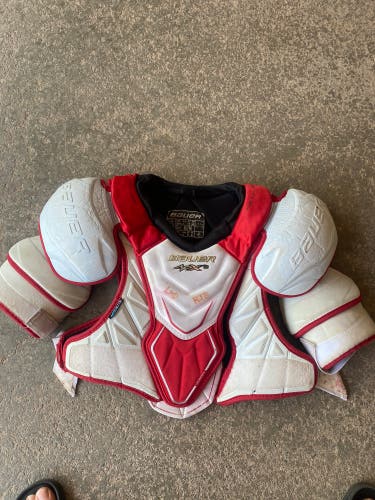 Senior Medium Bauer Vapor APX2 Shoulder Pads