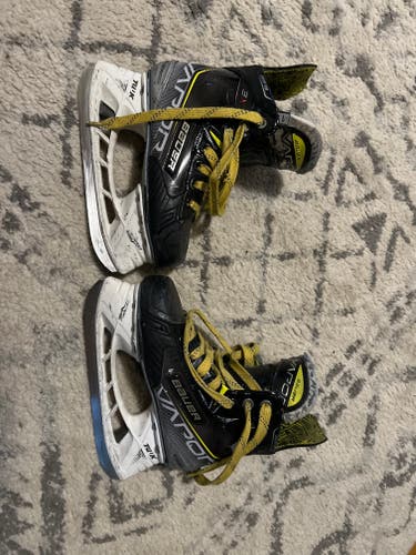 Junior Used Bauer Vapor 3X Hockey Skates Regular Width Size 1