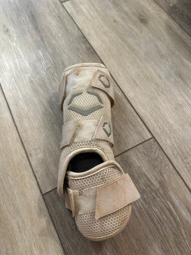 White Used Junior EvoShield Shin Guards Leg guard