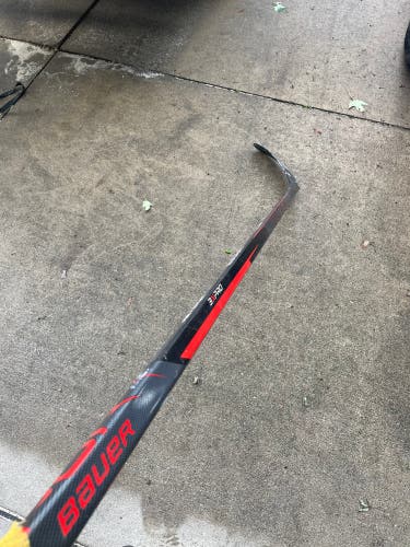 Used Right Handed P28 Vapor 3X Pro Hockey Stick