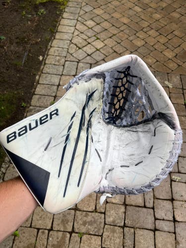 Used Regular Bauer Hyperlite Glove