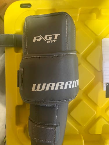 New Warrior Ritual GT Intermediate Hockey Goalie  Knee Pads