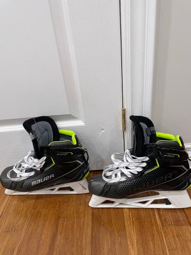 New Bauer Regular Width Size 9.5 Pro Hockey Goalie Skates