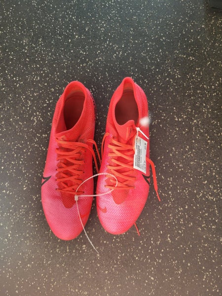 Used Nike Senior 10 Cleat Soccer Outdoor Cleats