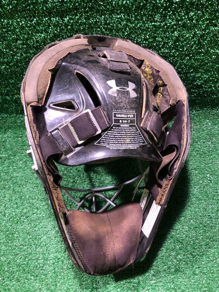 Under Armour UAHG3A-1 7 To 7 1/2 Hockey Style Catcher's Helmet