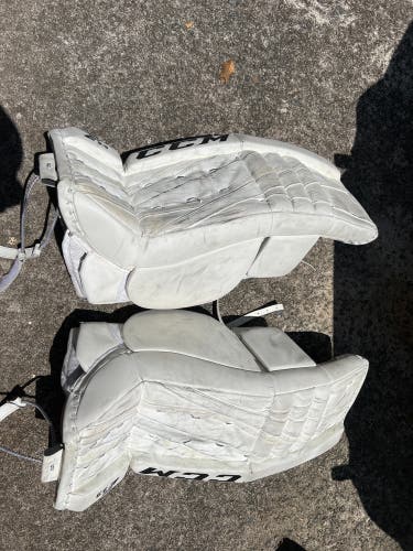 29" CCM Extreme Flex E3.9 Goalie Leg Pads