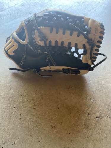 Mizuno Trapeze baseball glove