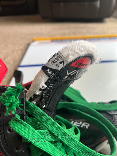 Used Bauer Regular Width  Size 4.5 Vapor 3X Pro Hockey Skates